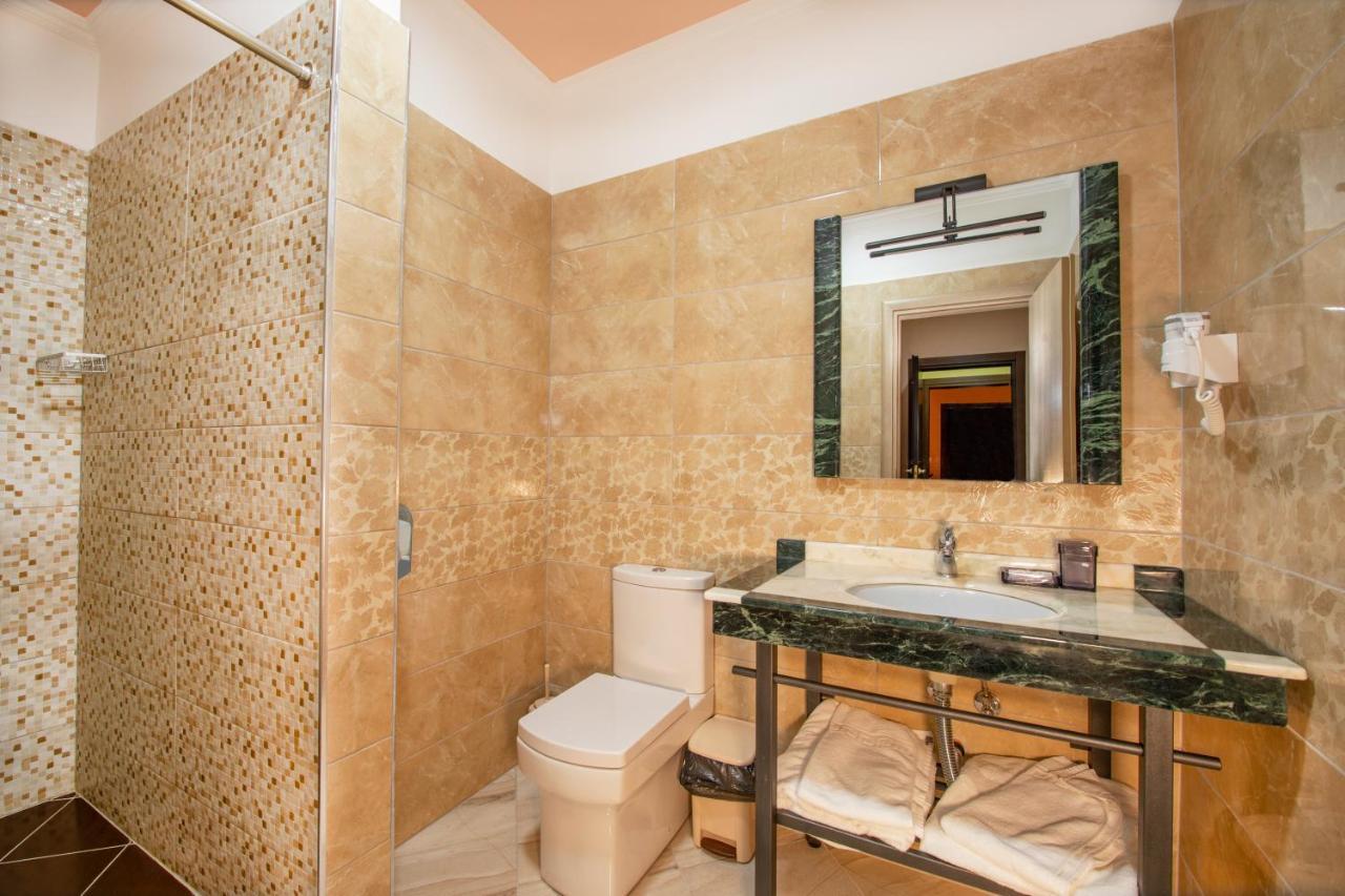Fieri International Hotel Εξωτερικό φωτογραφία